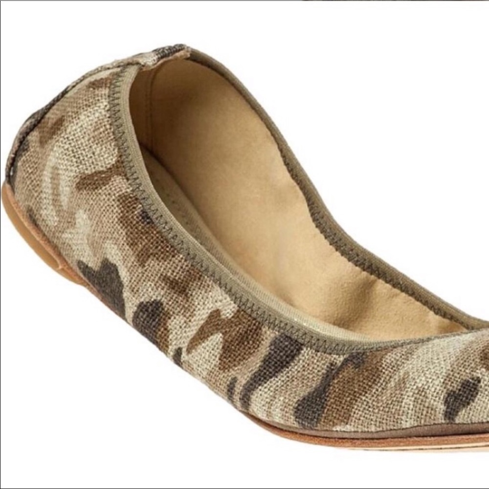 NIB Stuart Weitzman camo flats 9.5